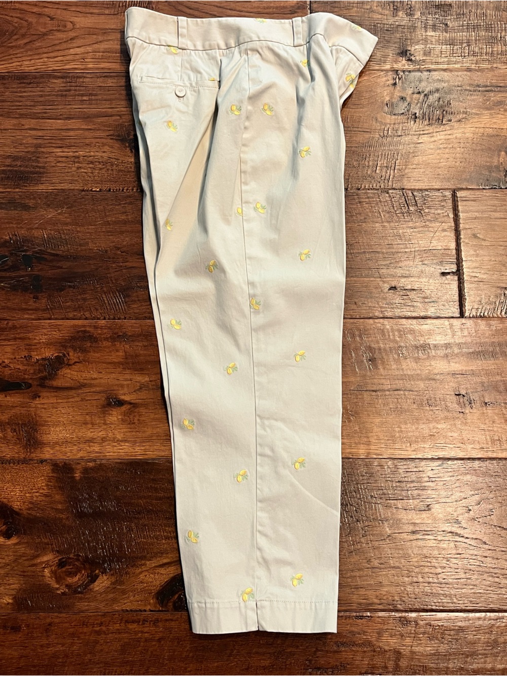 TALBOTS. KAKHI CROPPED CAPRI HERITAGE PANTS SIZE 6. EMBROIDERED LEMONS.
